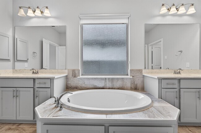 Building Photo - 3123 Lantana Trl