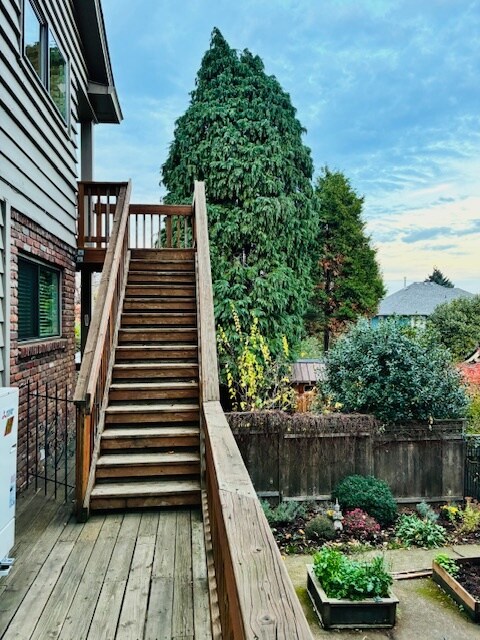 ENTRY STAIR - 3334 SE 9th Ave