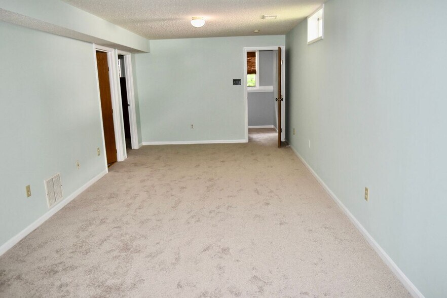 Building Photo - 6411 E Gate Dr