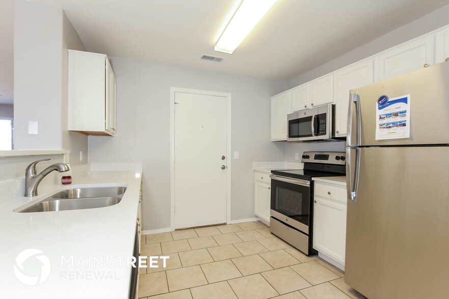 Building Photo - 16724 N 160th Ave