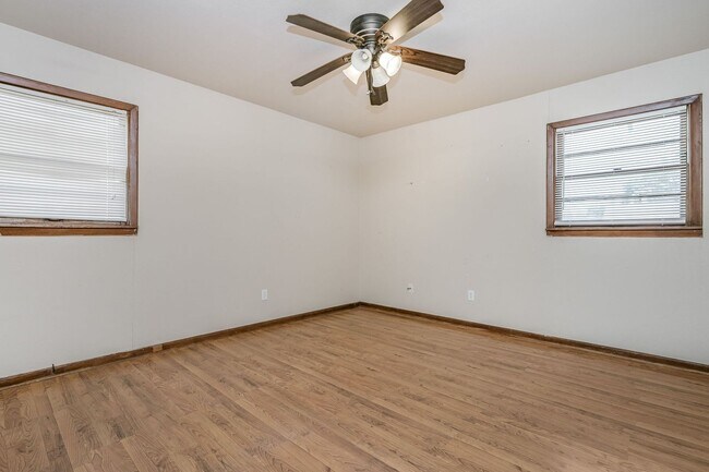 Building Photo - 609 16th St