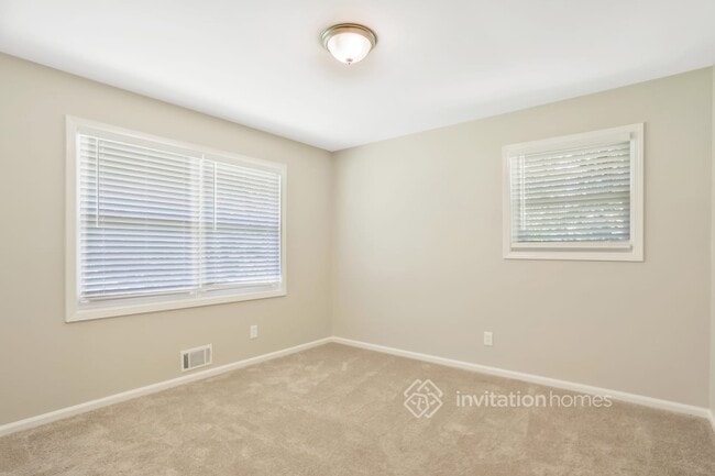 Building Photo - 872 Pinecrest Terrace SW