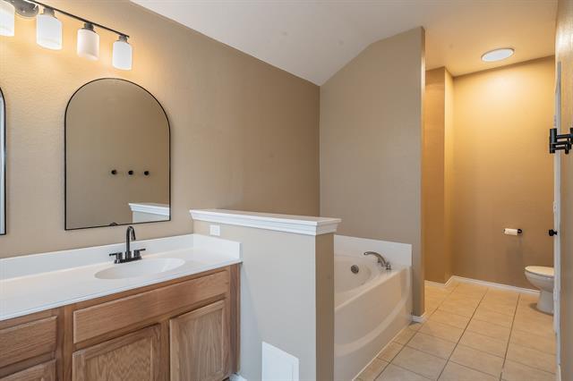 Building Photo - 1906 Beach Dr