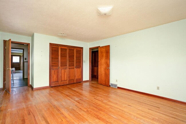 Building Photo - 554 Cox Ln