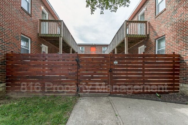 Building Photo - 1613 Everett Ave
