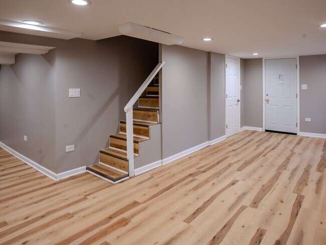 Building Photo - 523 S Monterey Ave