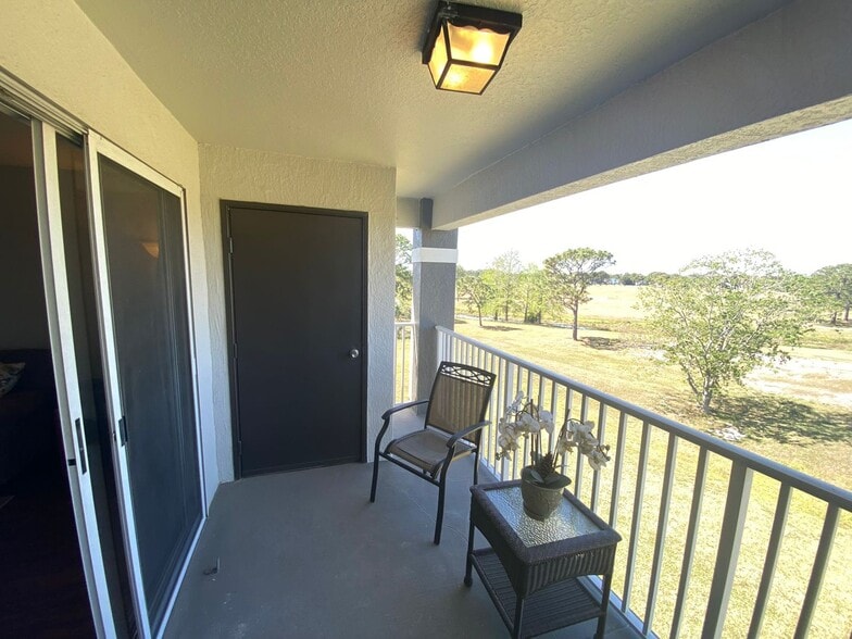 Building Photo - Stylish Orlando Condo in Gated Community –...