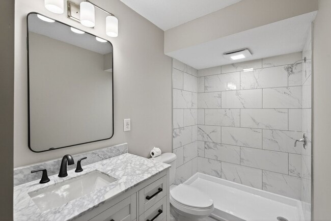 Building Photo - 4 Bedroom Uptown Luxury Meets Historic Charm!