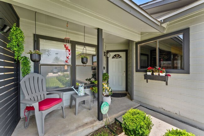 Building Photo - Charming 2-Bed Home with Garage, Fenced Yard & Private Patio in San Antonio – $1,350/mo