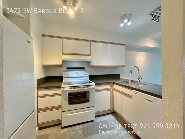 Building Photo - 3473 SW Barbur Blvd