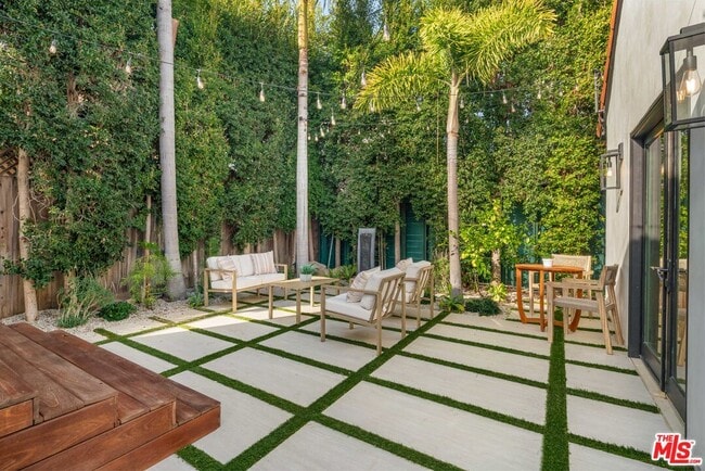 Building Photo - 8817 Ashcroft Ave