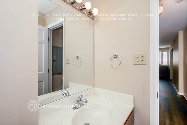 Building Photo - 54 E Schubert Ave