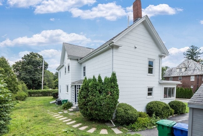 Building Photo - 92 Clinton Pl