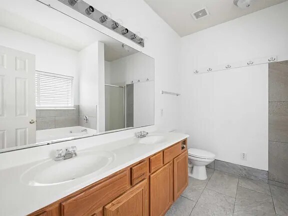 Building Photo - 20827 Settlers Lake Cir N