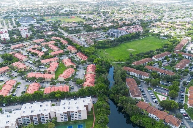 Building Photo - 6950 Miami Gardens Dr