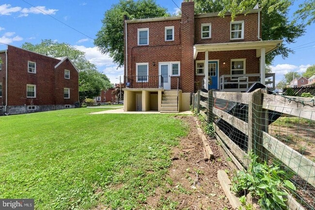 Building Photo - 7153 Greenwood Ave