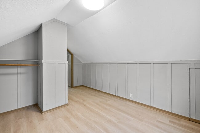 Building Photo - 5737 SE Harold St