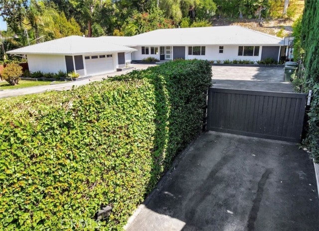 Building Photo - 4450 Hayvenhurst Ave