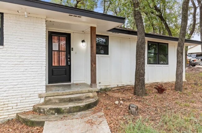 Building Photo - Fully Furnished Room for Rent- $550- Loren...