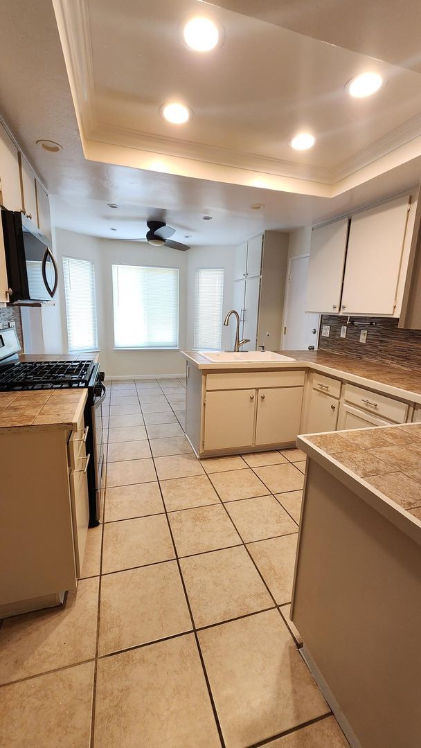 Building Photo - AVAILABLE NOW!! North San Bernardino