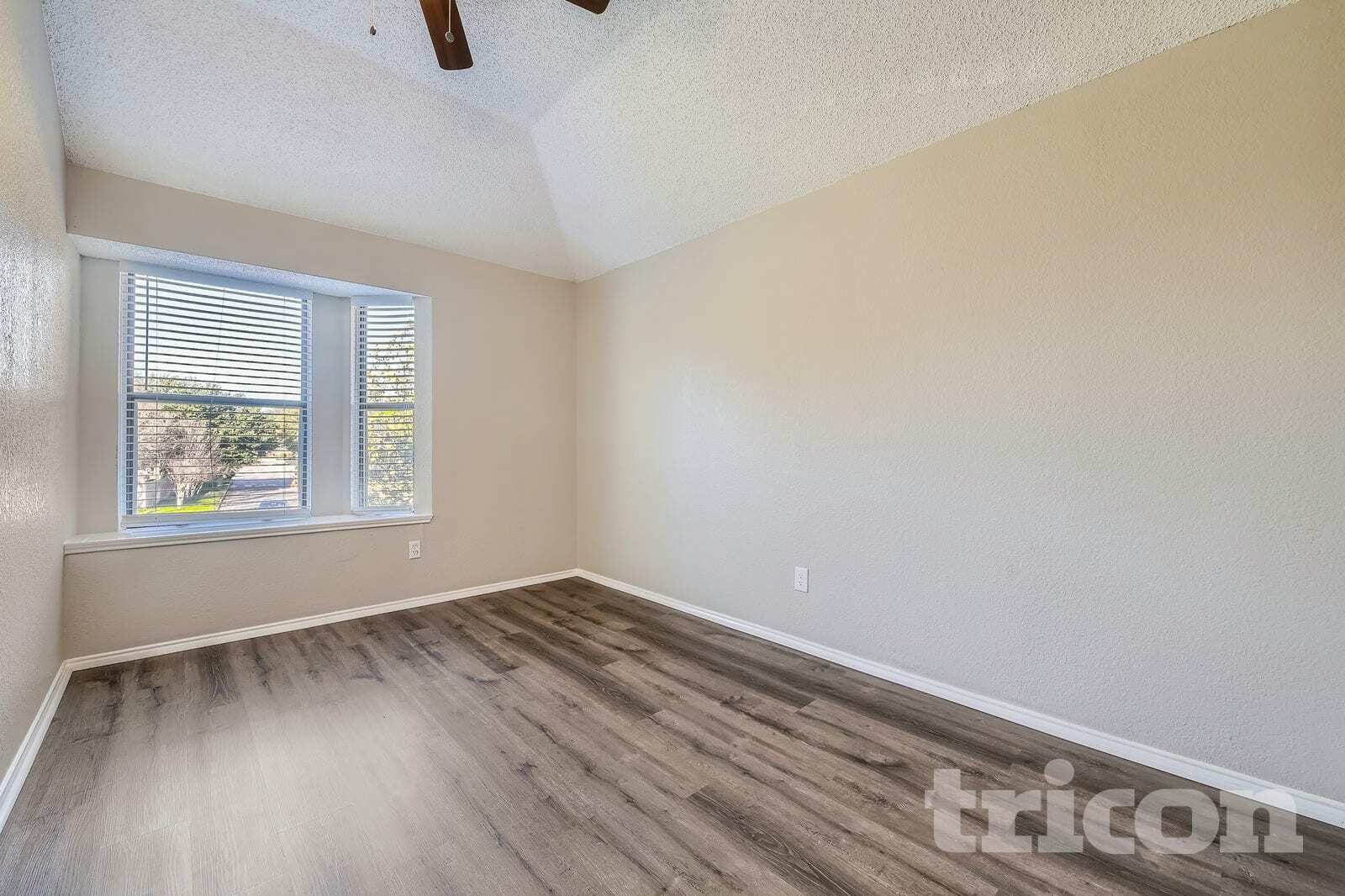 Building Photo - 6305 Meadowglen Dr