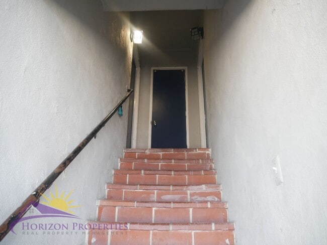 Building Photo - Cozy 1 Bed 1 Bath 700sqft Fourplex in North Sacramento