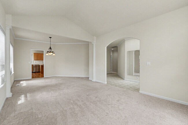 Building Photo - Well-Kept Single-Level 3 bed, 2 bath home in West Salem