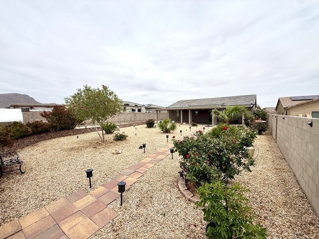 Building Photo - Stylish 3BR Home in Cerbat Vistas | Split Floor Plan, Covered Patio & 2-Car Garage!