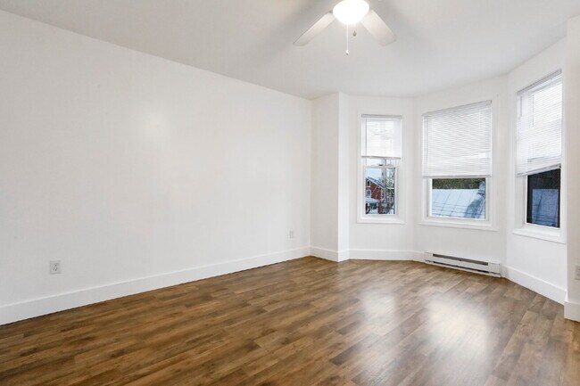 Building Photo - Welcome home to this newly renovated 2 bedroom top floor apartment