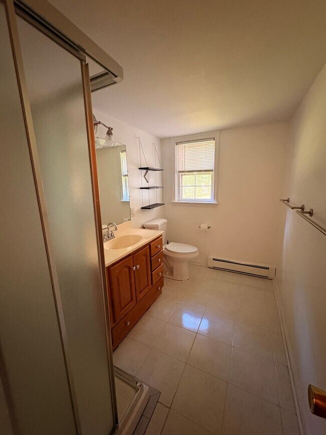 Building Photo - 203 Fleetwood Dr