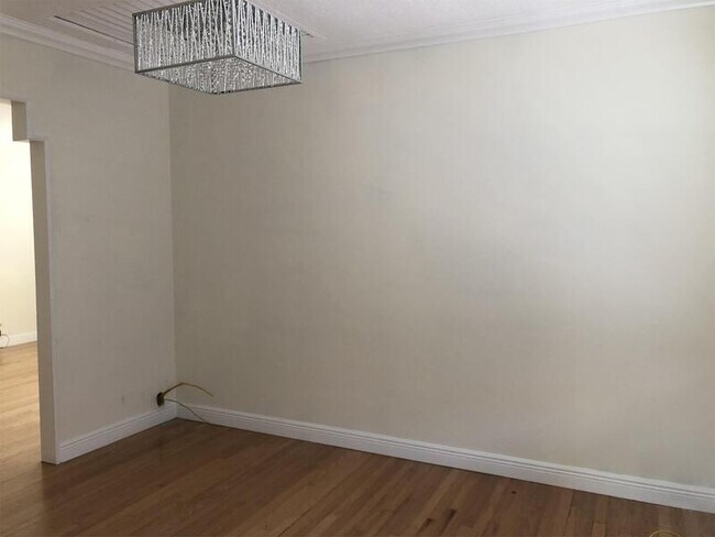 Building Photo - 1015 Harwood St