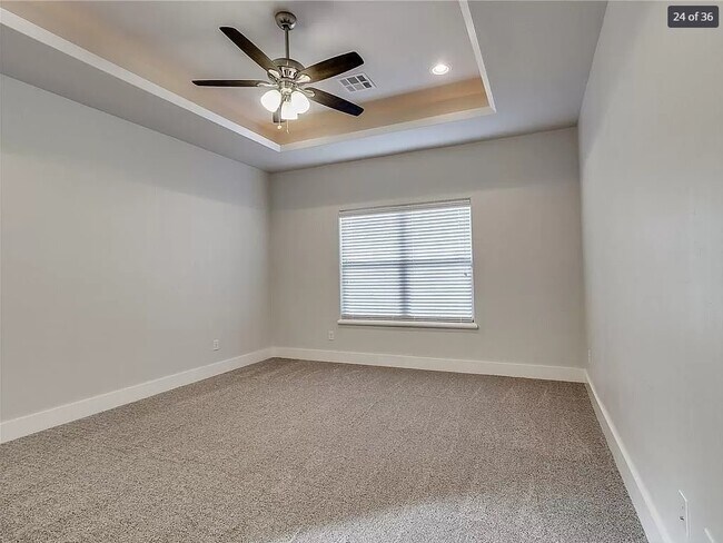 Building Photo - 2605 NE 14th St