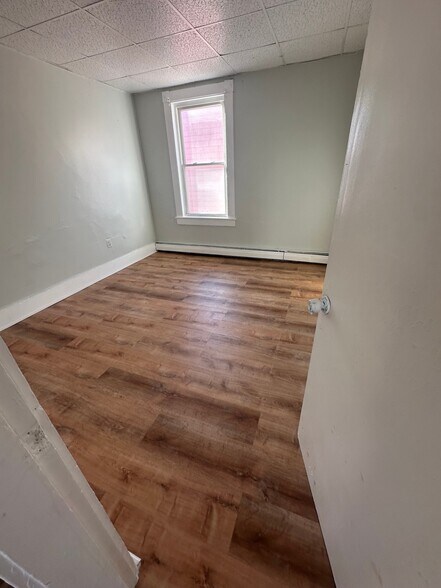 Building Photo - 54 Knox St