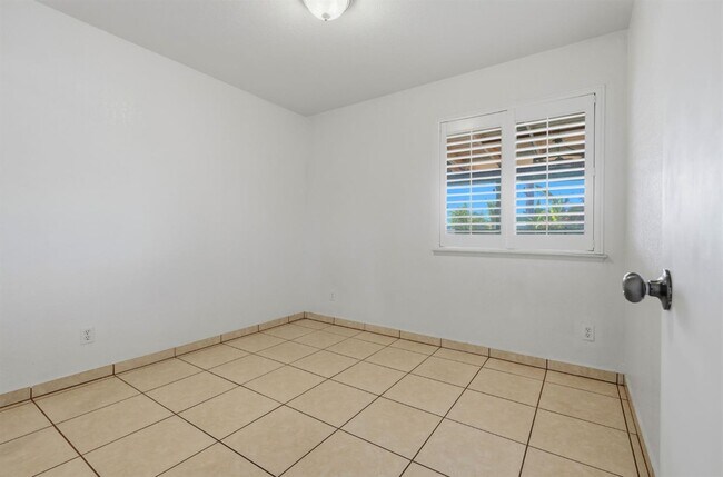 Building Photo - 3006 Mission Dr