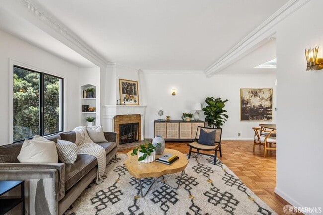 Building Photo - 845 44th Ave