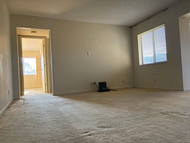 Building Photo - 503 Shady Pine Way