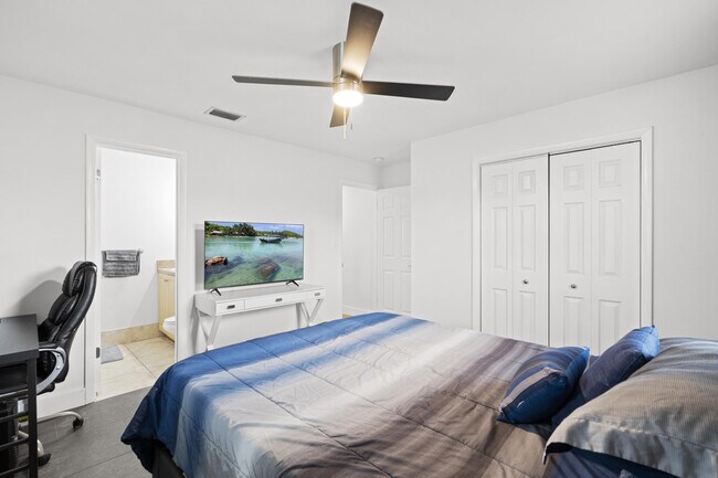 Building Photo - 1672 SW Angelico Ln