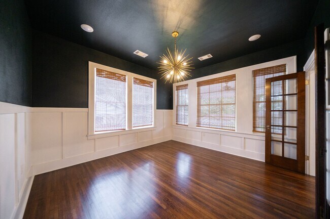 Building Photo - Charming home, great condition!