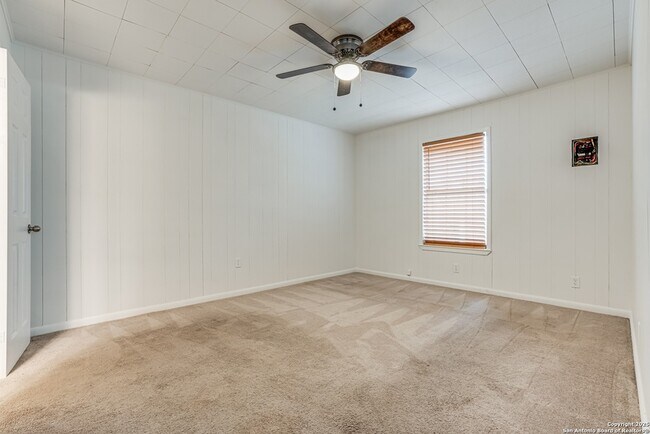 Building Photo - 811 Cottonwood Ave
