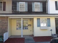 Building Photo - Private Yard! 2 Bedrm/ 1.5 Bath Townhouse....