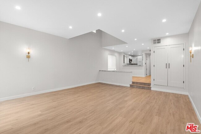 Building Photo - 1617 S Beverly Glen Blvd