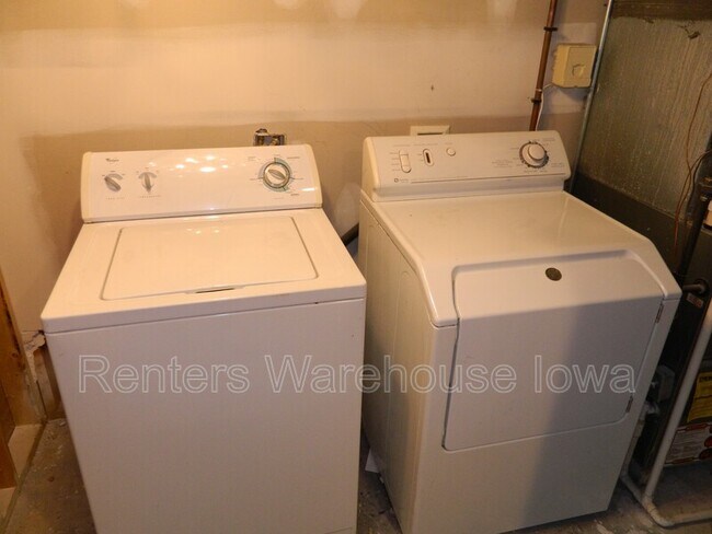 Building Photo - 809 SE 12th St