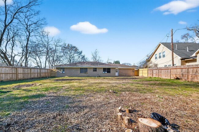 Building Photo - 703 Coryell St