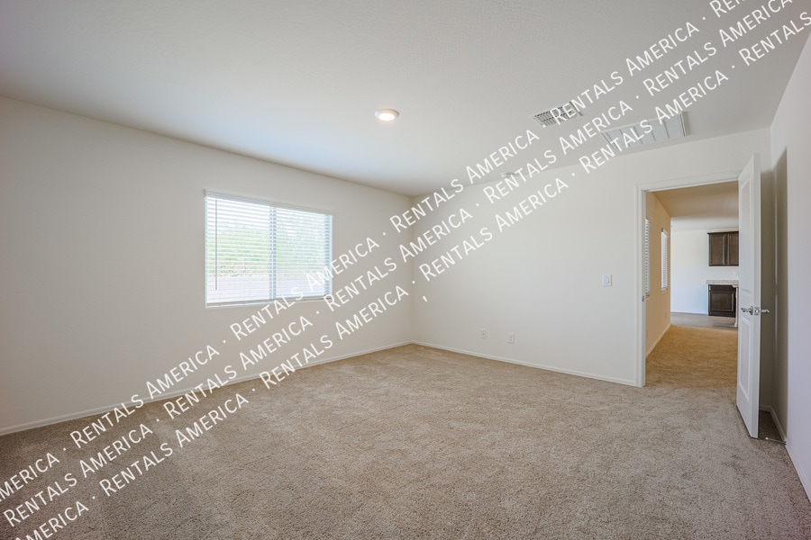 Building Photo - 466 W Black Hawk Pl