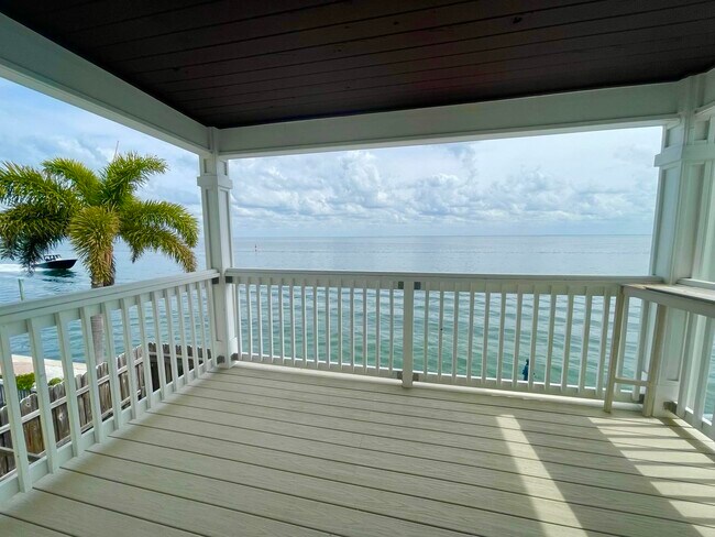 Building Photo - 4730 Coquina Key Dr SE