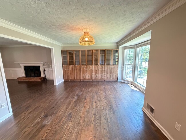 Building Photo - 467 Lees Trace SW