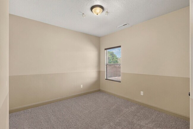 Building Photo - 2665 E 3630 S