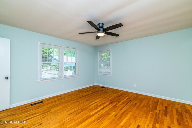 Building Photo - 201 Farlow Dr