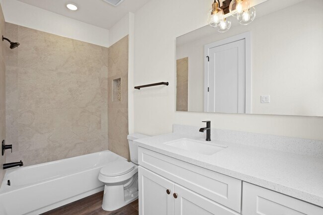 Building Photo - 3905 B Pinemont Dr