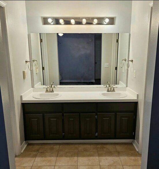 Building Photo - 4770 Coronado Cir